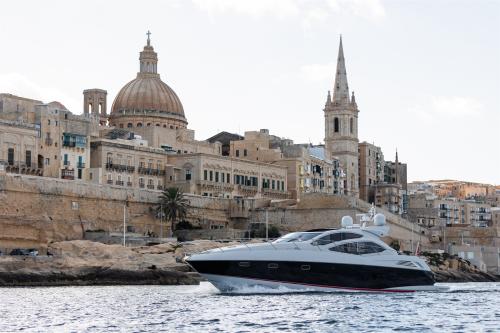 Sunseeker predator 64