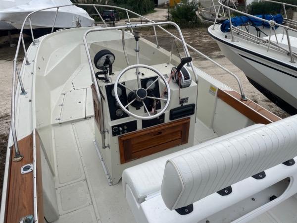 boston whaler 22 outrage