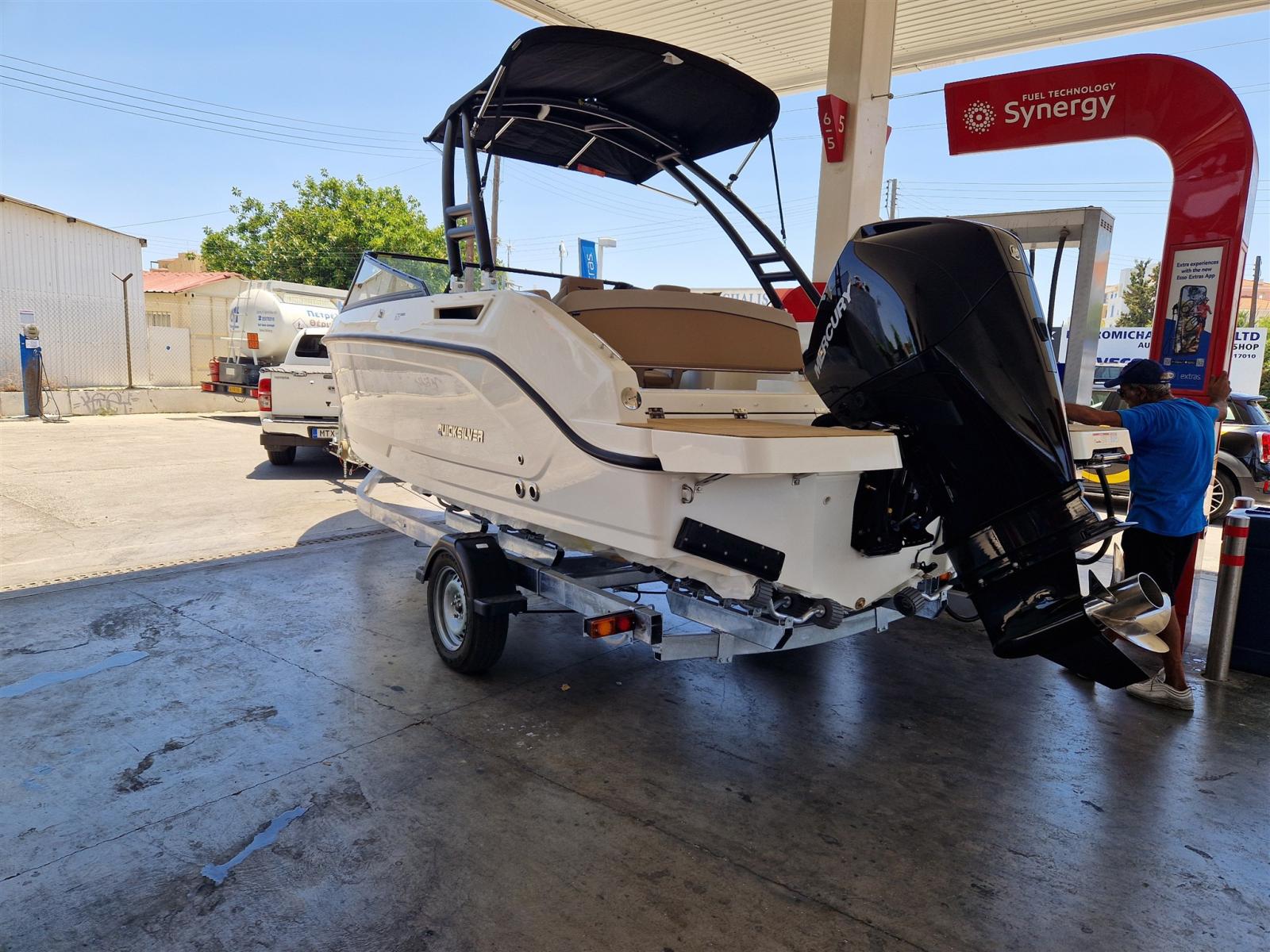 quicksilver Activ 675 bowrider