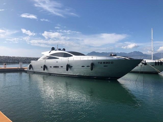 pershing 76