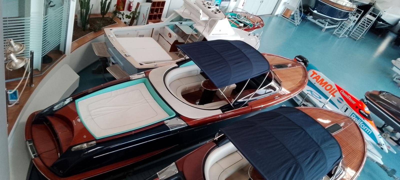 riva 33 aquariva