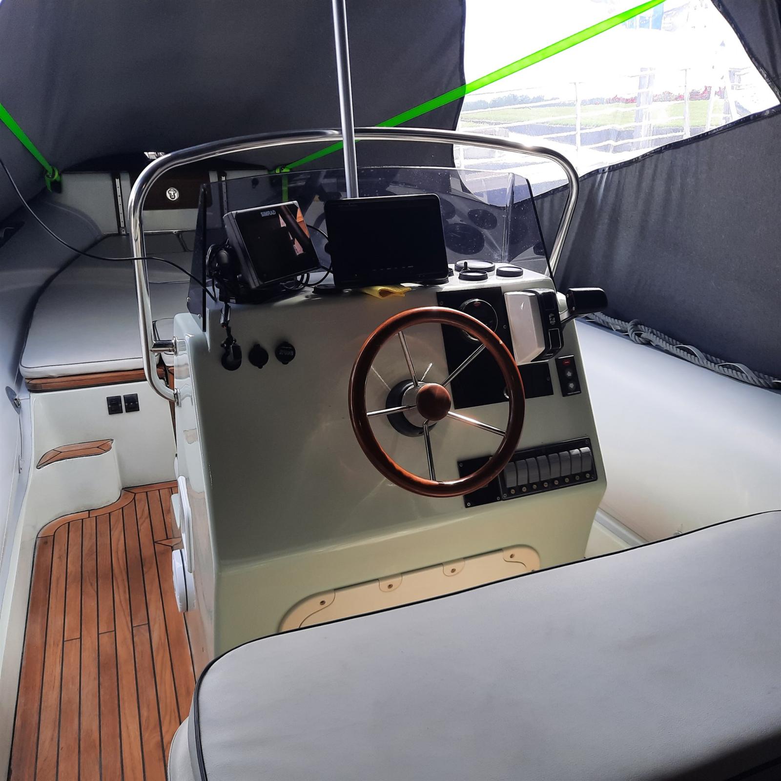 trimarine 770 cabin