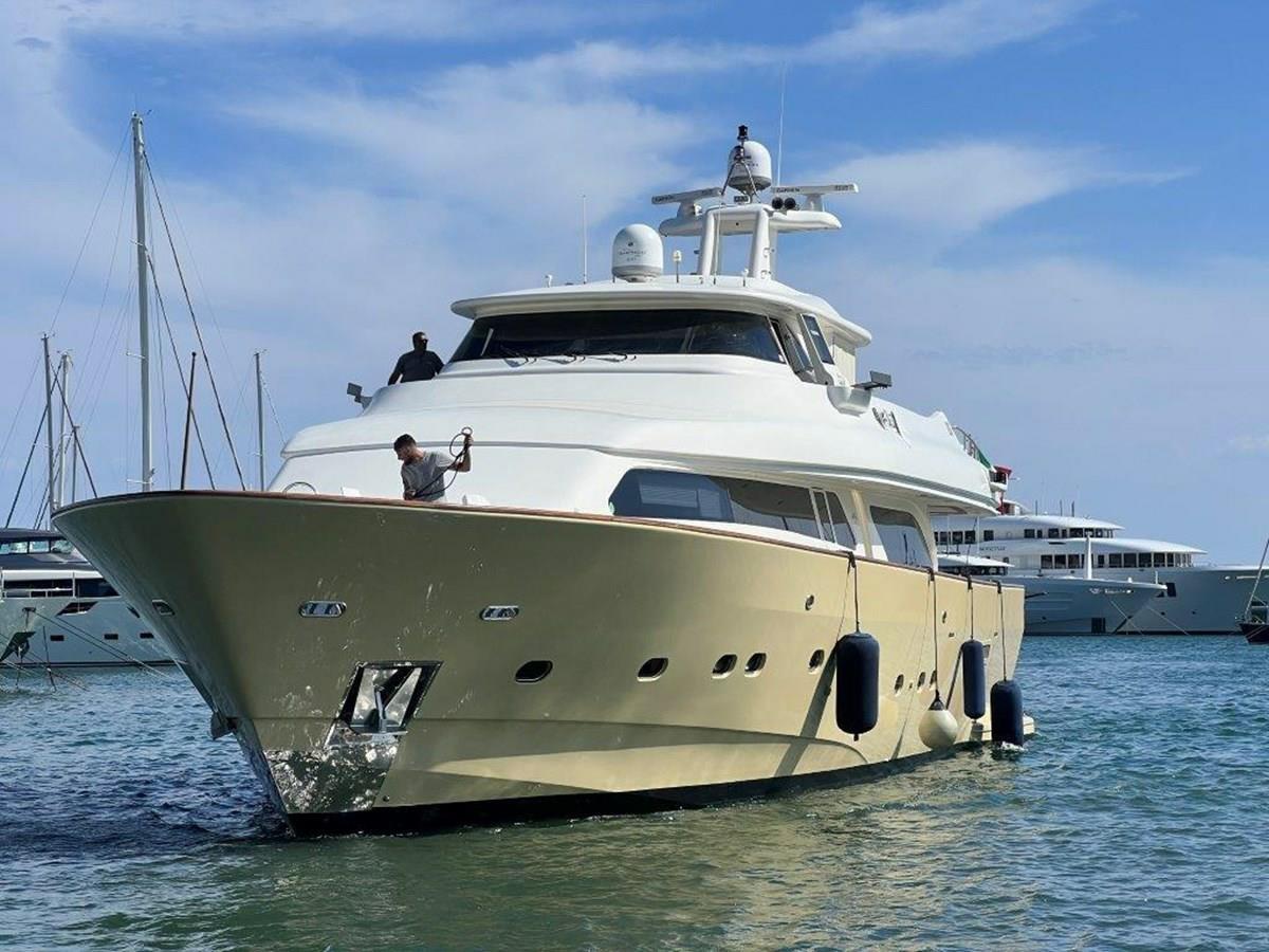 custom line Navetta 27