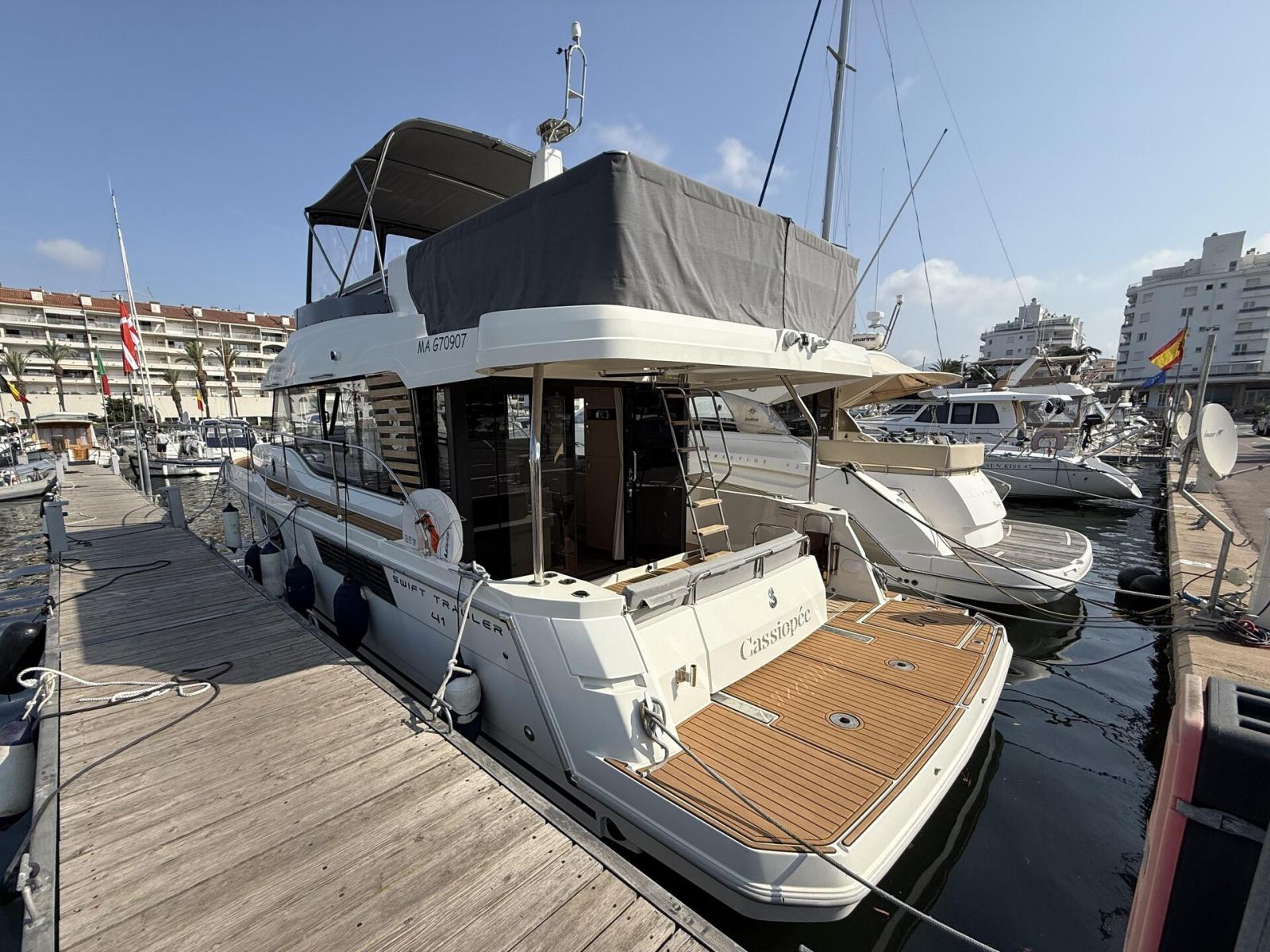 beneteau Swift trawler 41 fly