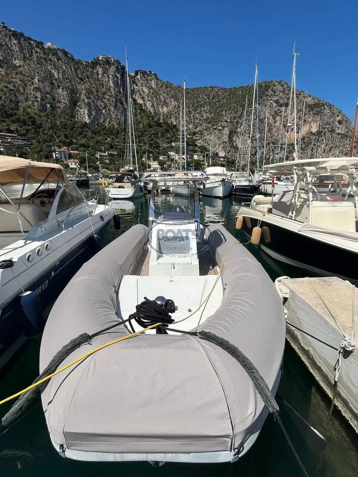 sea water Phantom 260