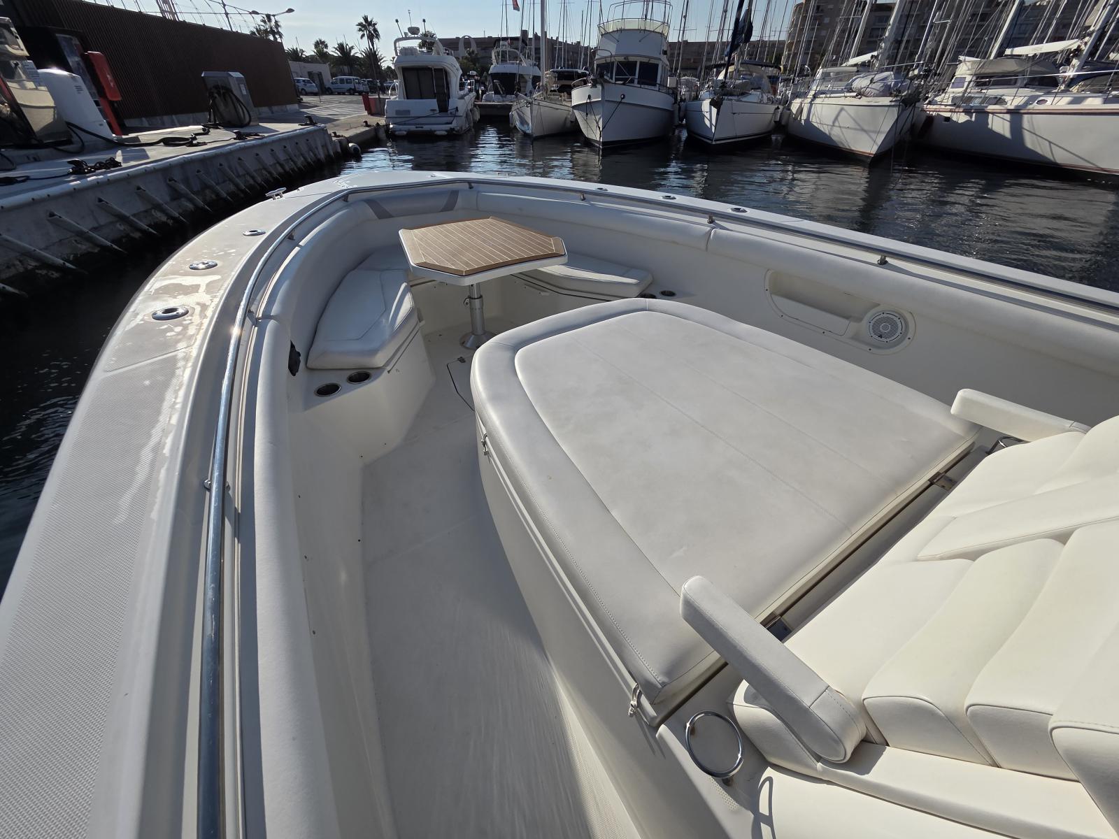 boston whaler 370 outrage vendu