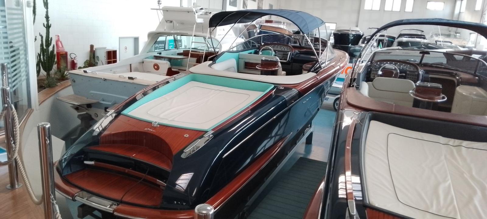 riva 33 aquariva