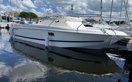 B2 marine 652 cabine cruiser dark line