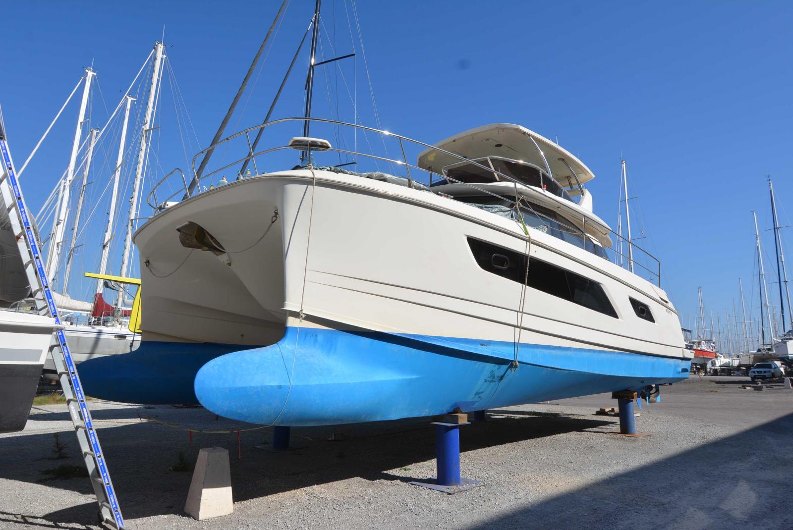 aquila power yacht Aquila 44