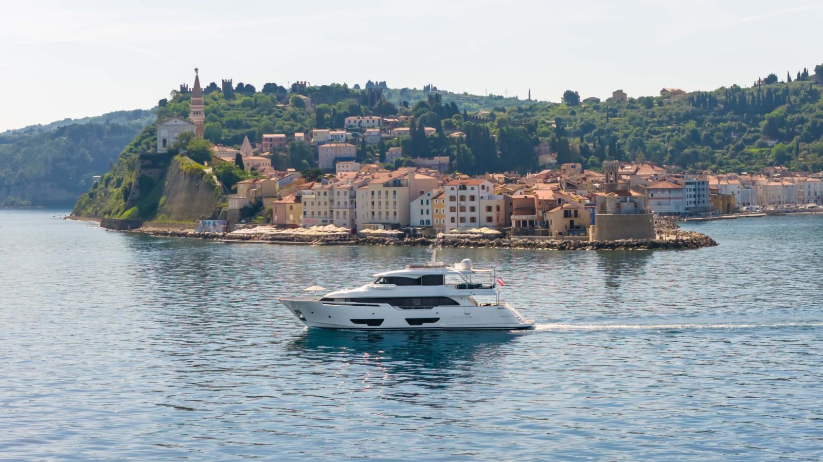custom line Navetta 28