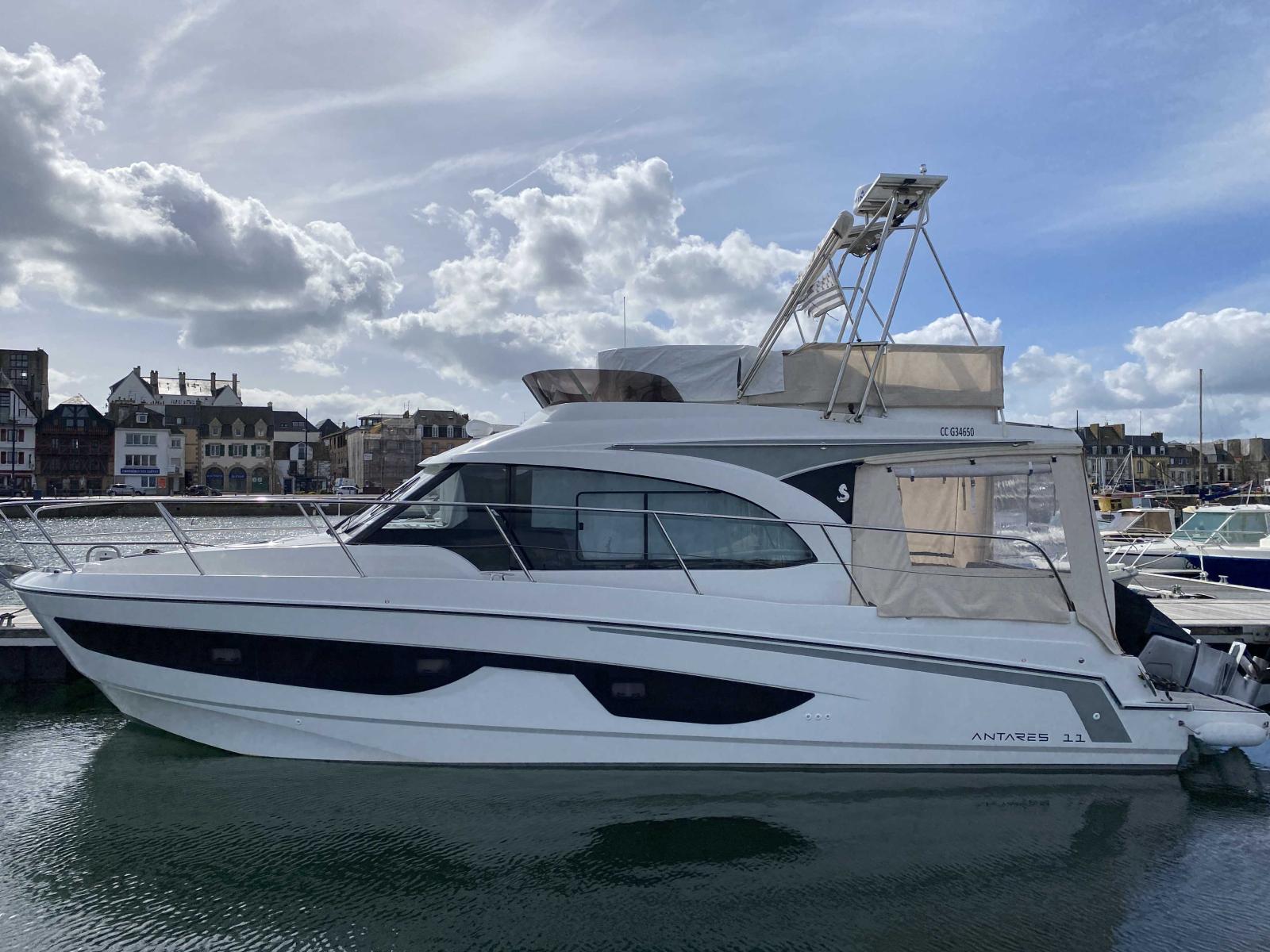beneteau Antares 11 fly