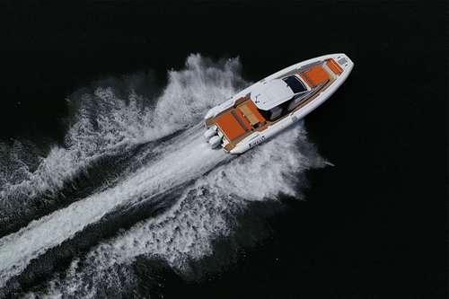 Pirelli 42 hors bord