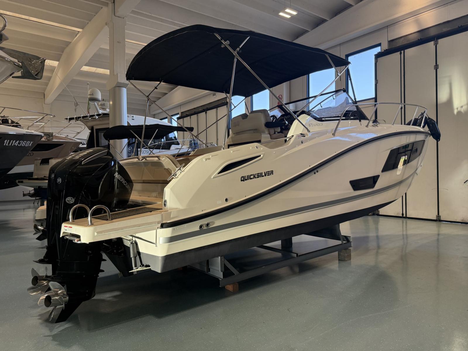 quicksilver Active 875 sundeck