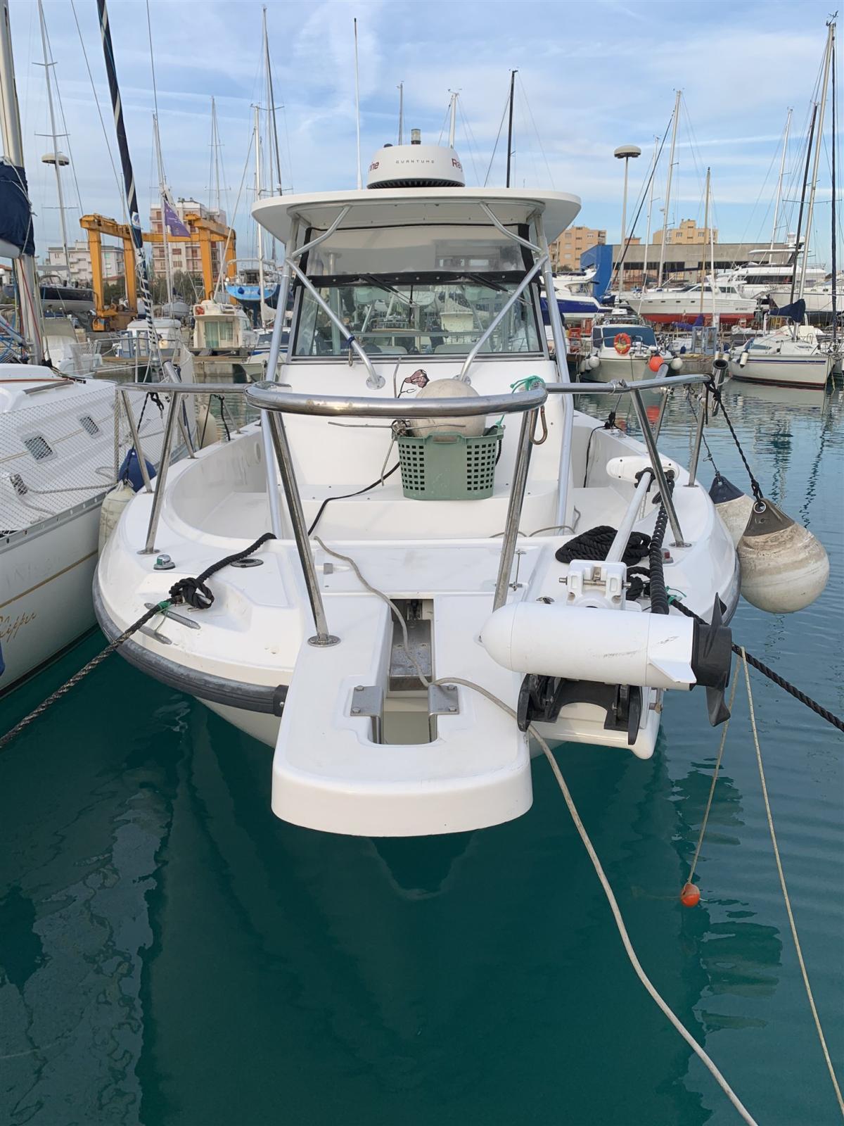 boston whaler Outrage 28