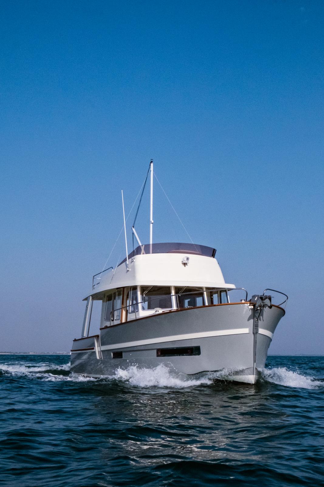 rhea marine Trawler 34 fly