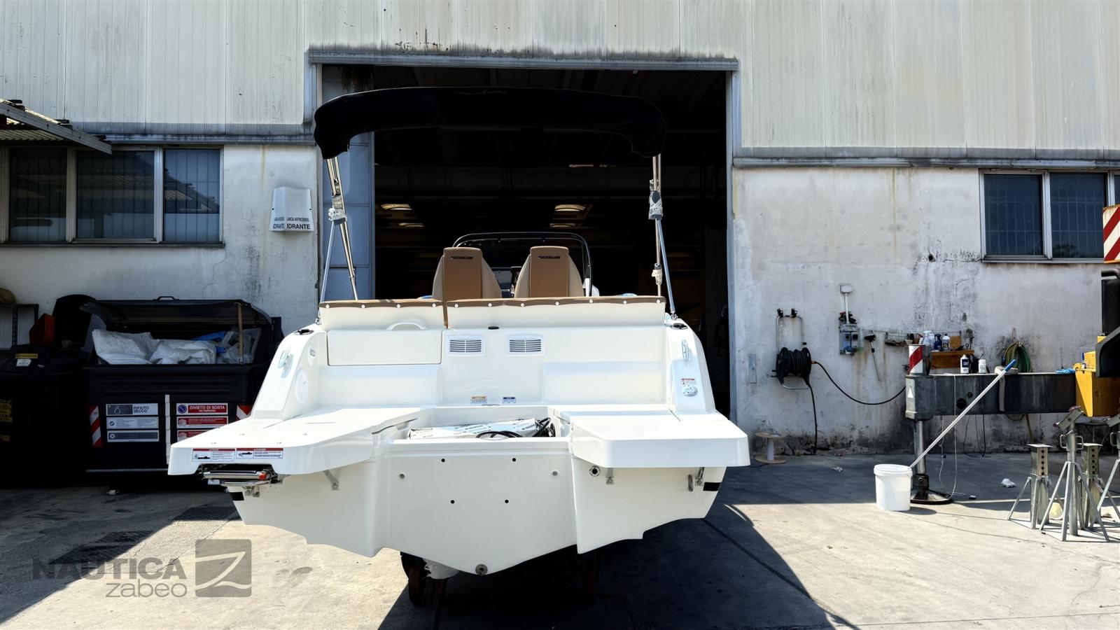 quicksilver Activ 605 open