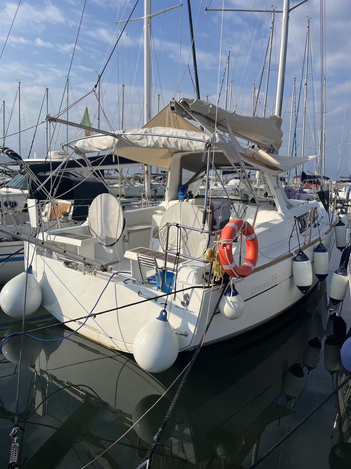beneteau Oceanis 35