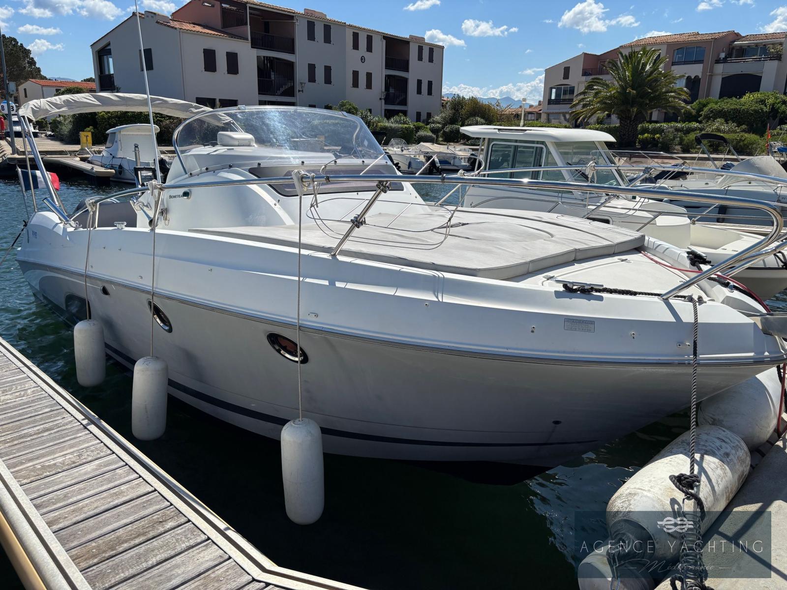beneteau Flyer 850 sun deck