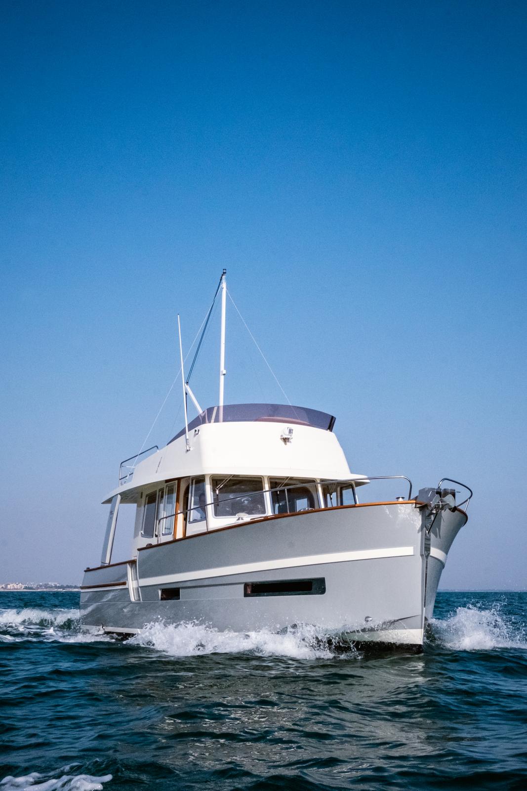 rhea marine Trawler 34 fly