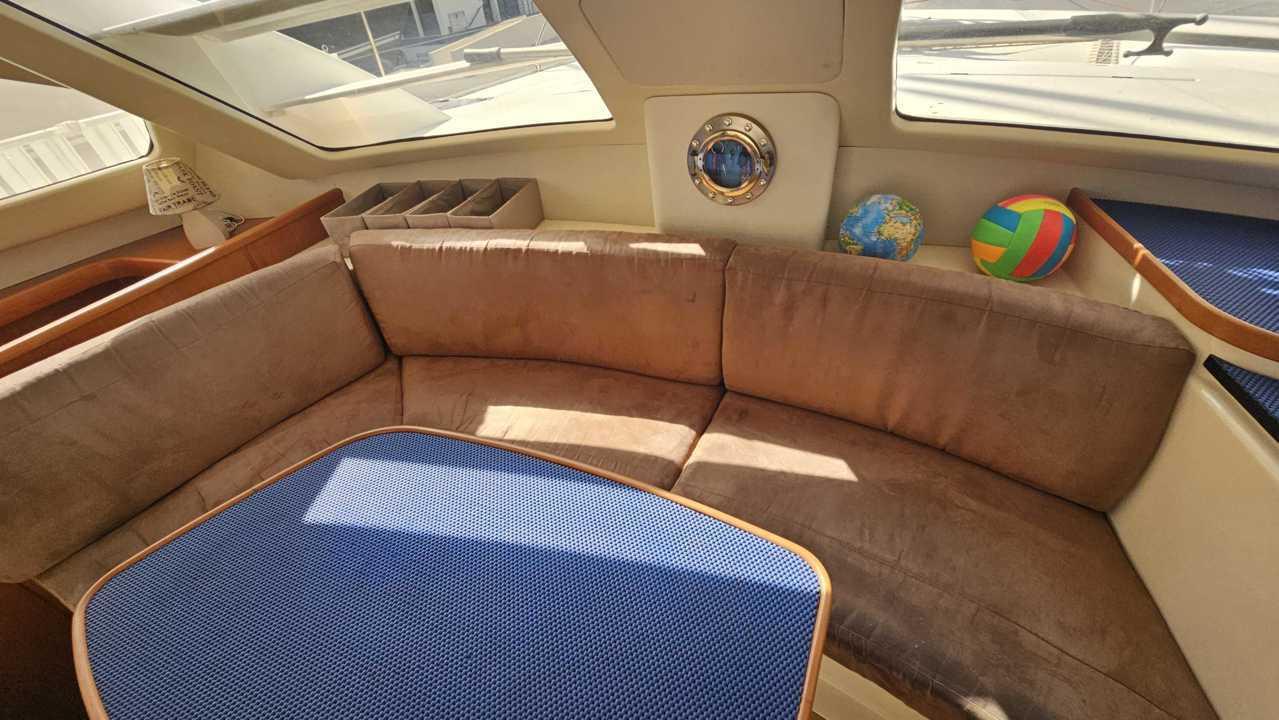 robertson and caine Leopard 40