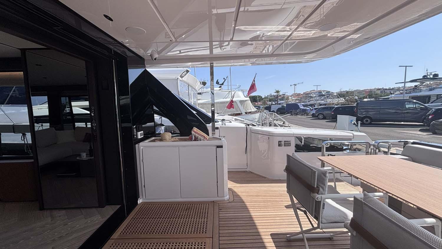 ferretti yachts 800