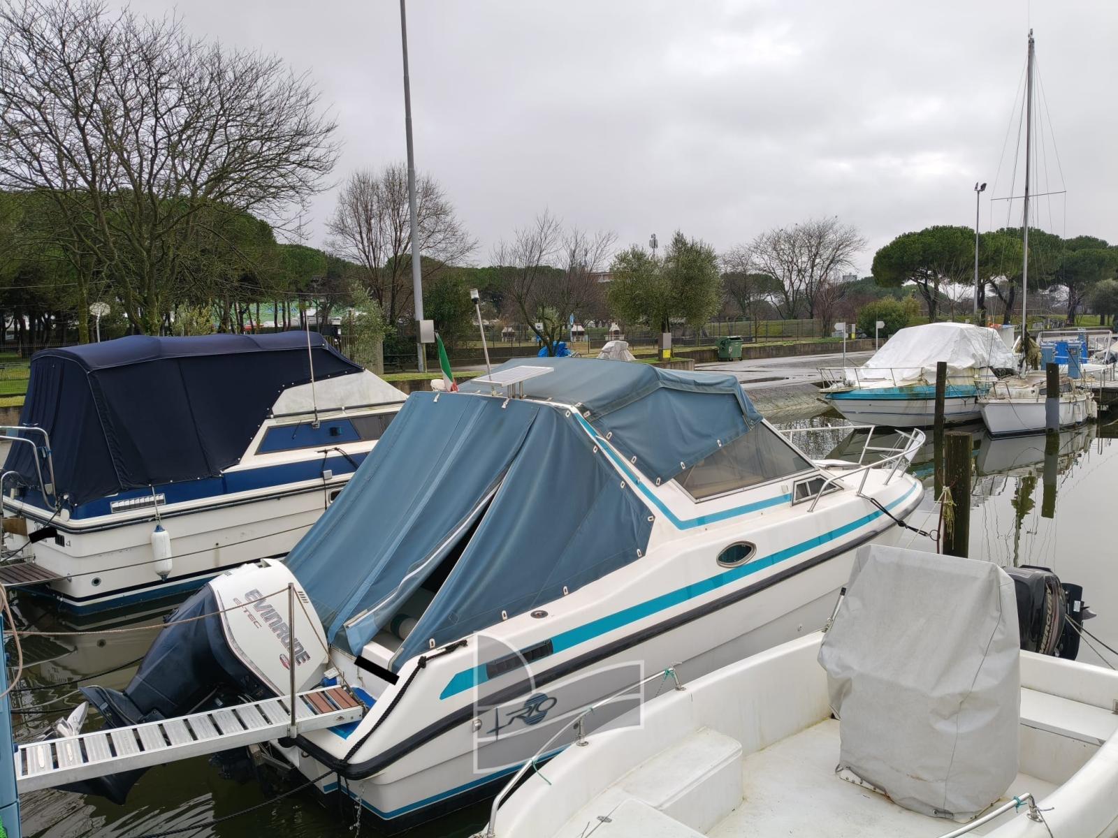 rio yachts 750 cabin