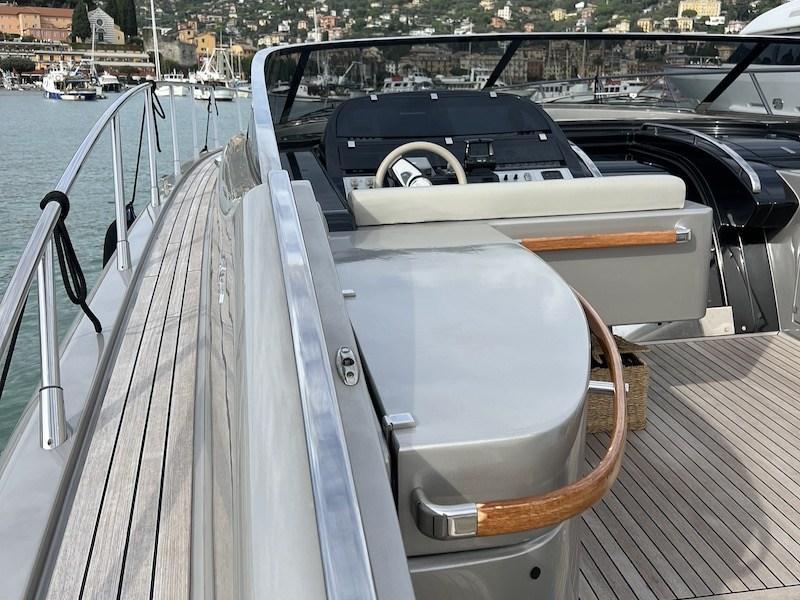 riva 52 rivale
