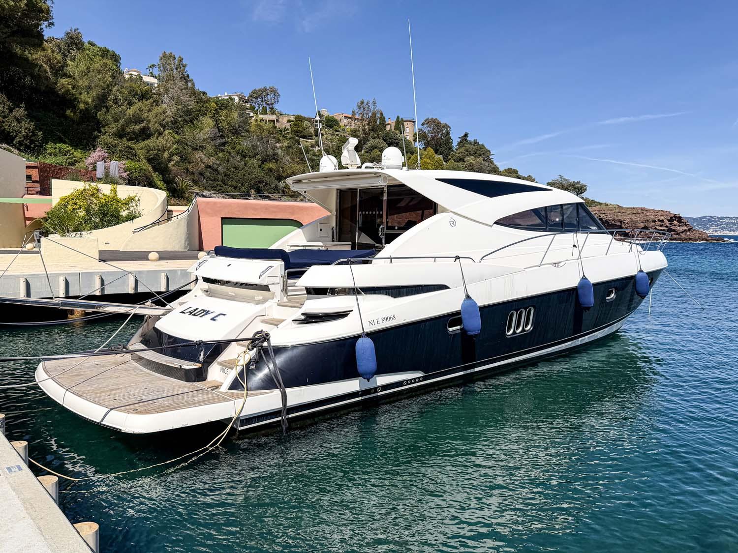 riviera 5800 sport yacht