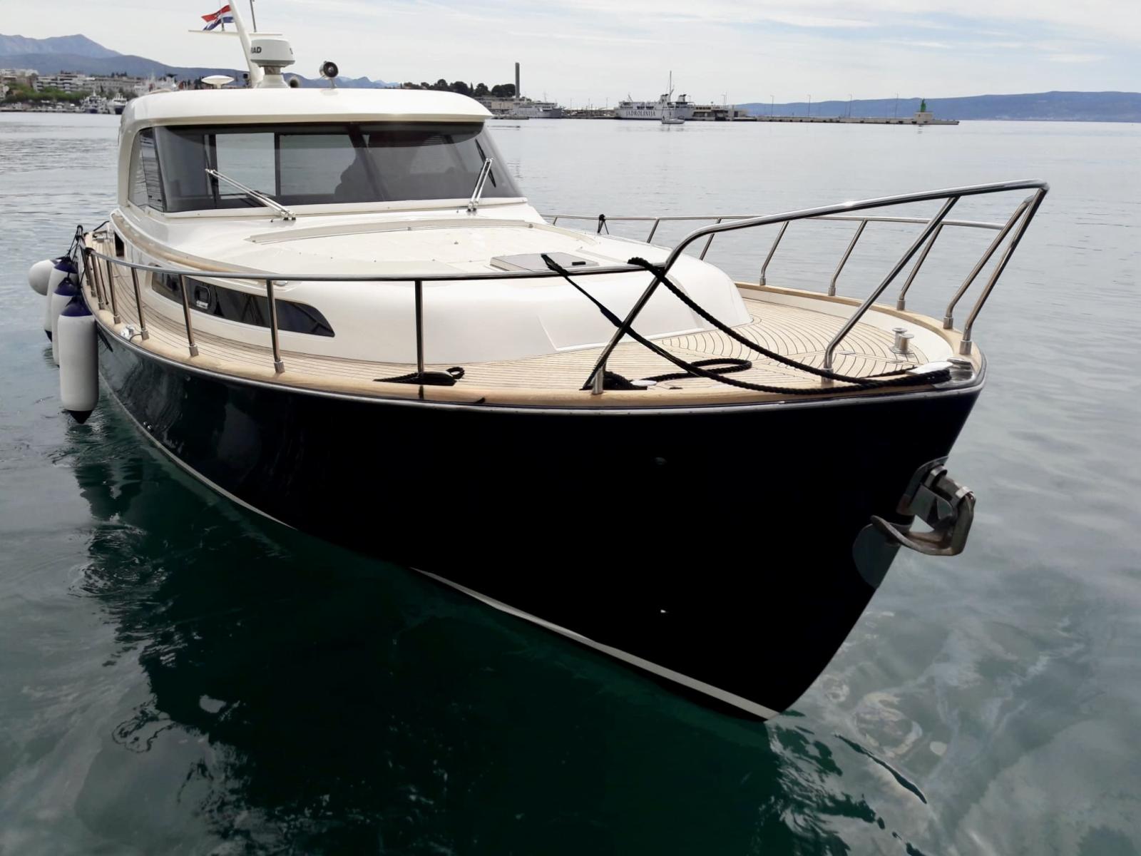 mochi craft Mochi 51 dolphin