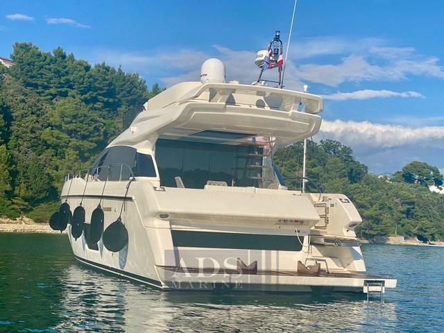 ferretti yachts 550