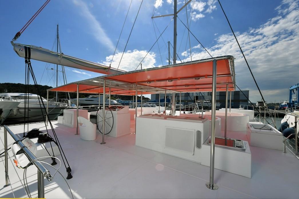 Catamaran Day charter model t