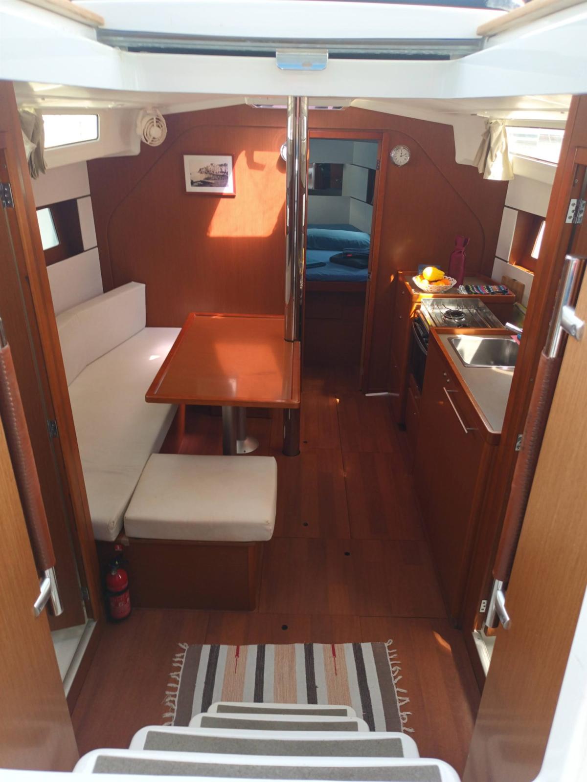 beneteau Oceanis 38