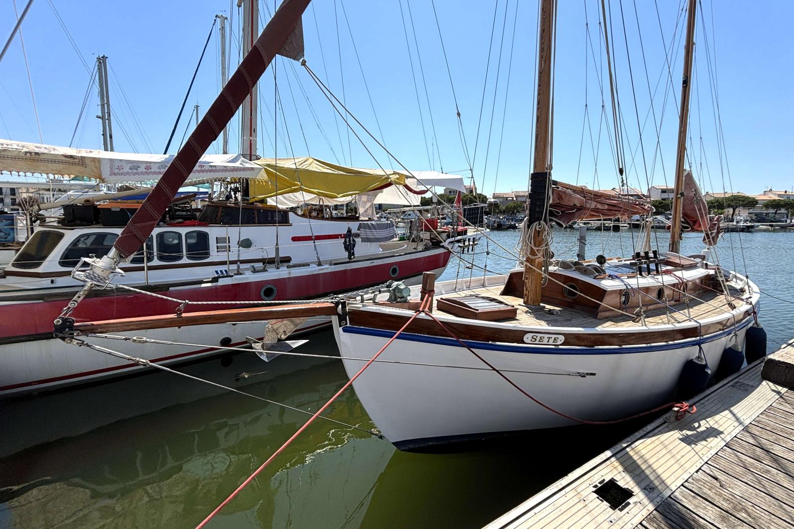 sirvent Tahiti ketch