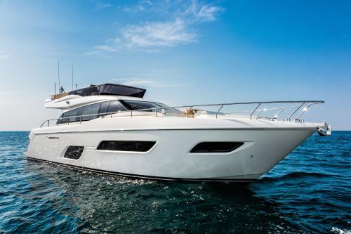 Ferretti yachts 550