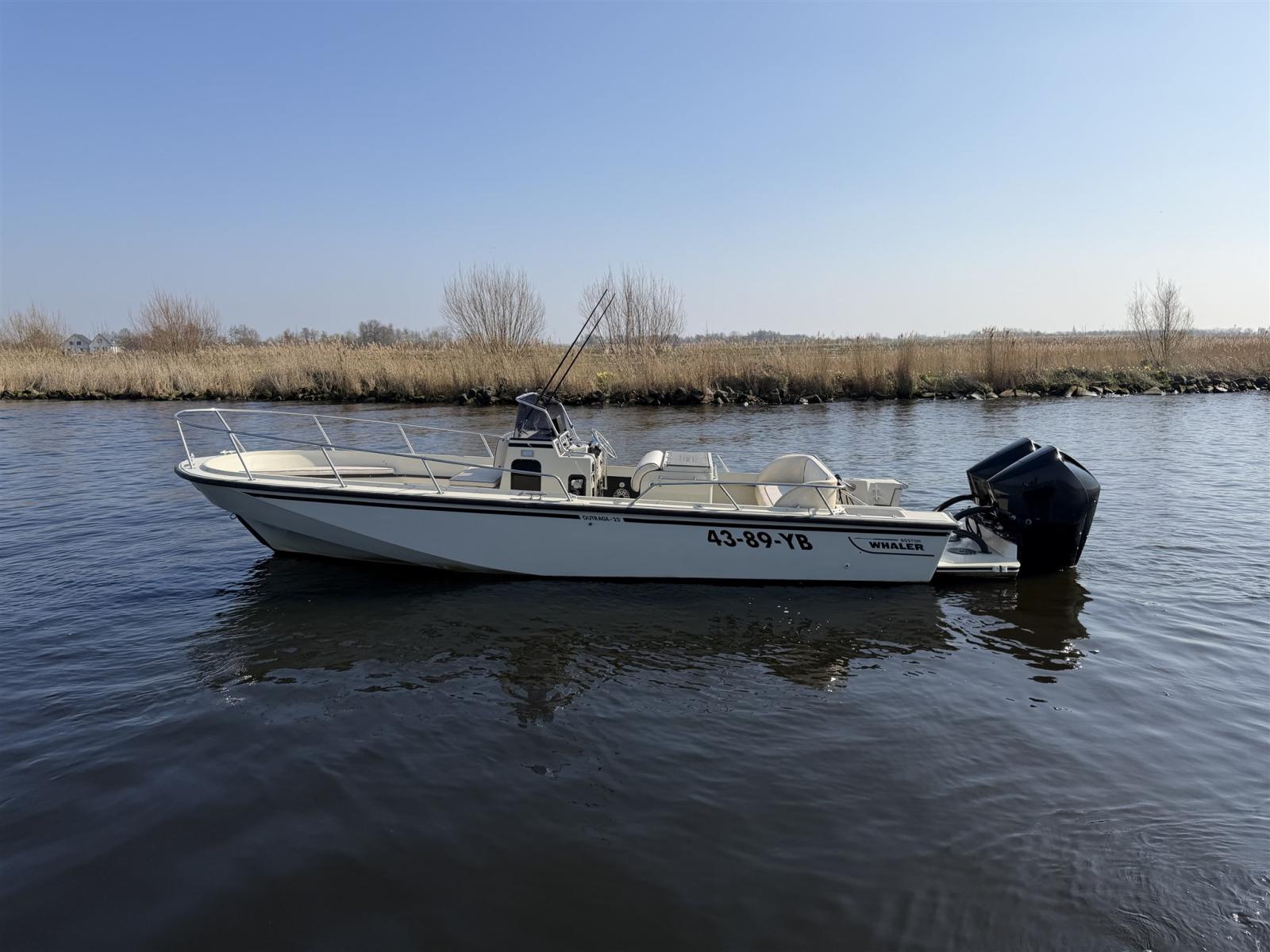 boston whaler Outrage 25