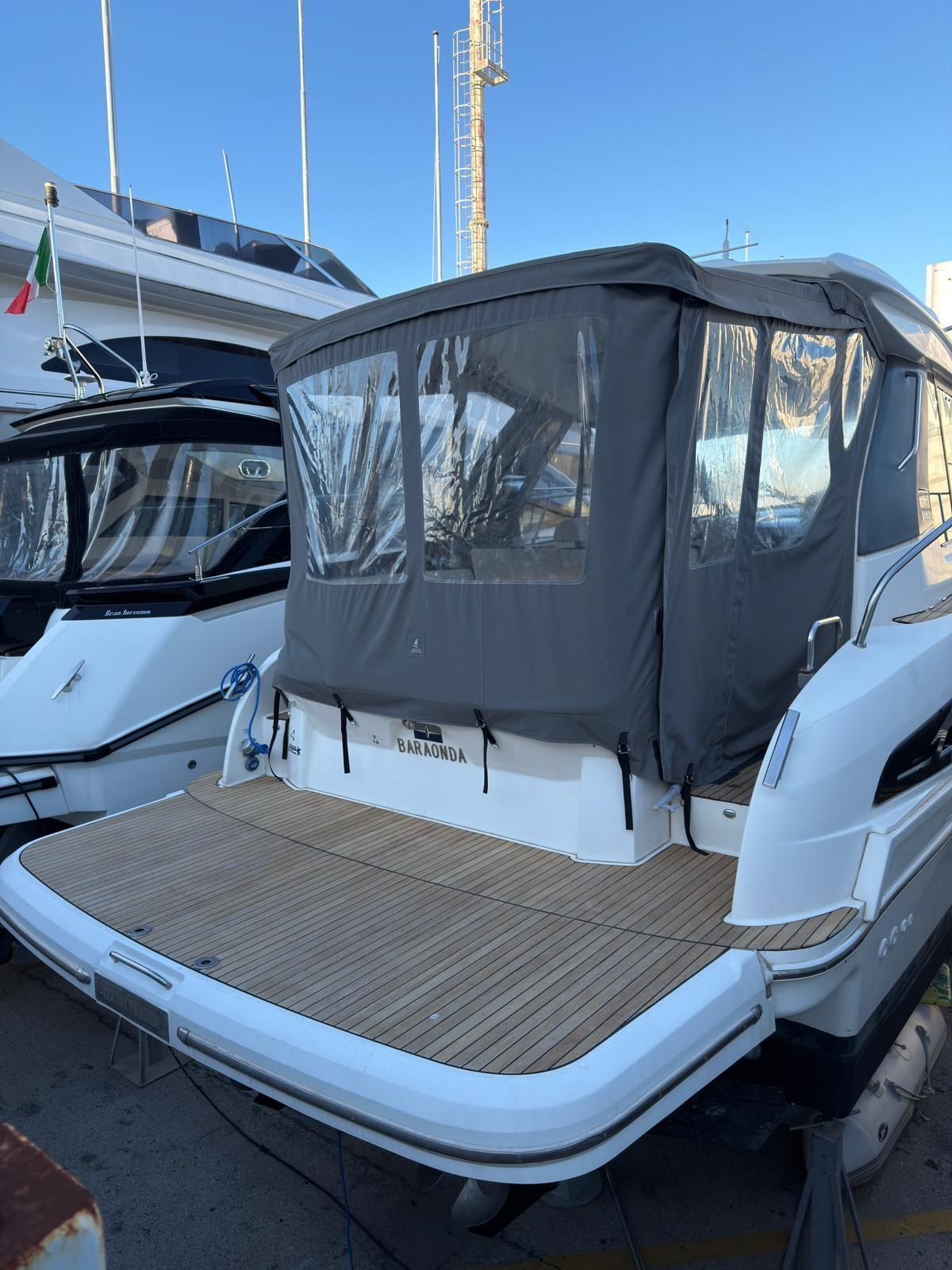 bavaria yachts S 33 hard top
