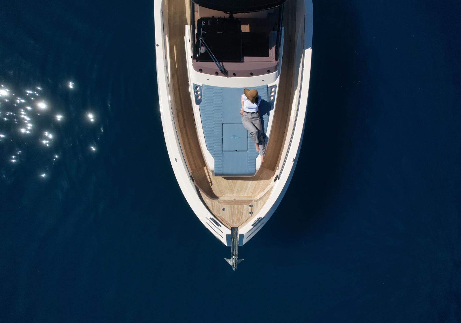 cayman Walk-around 380
