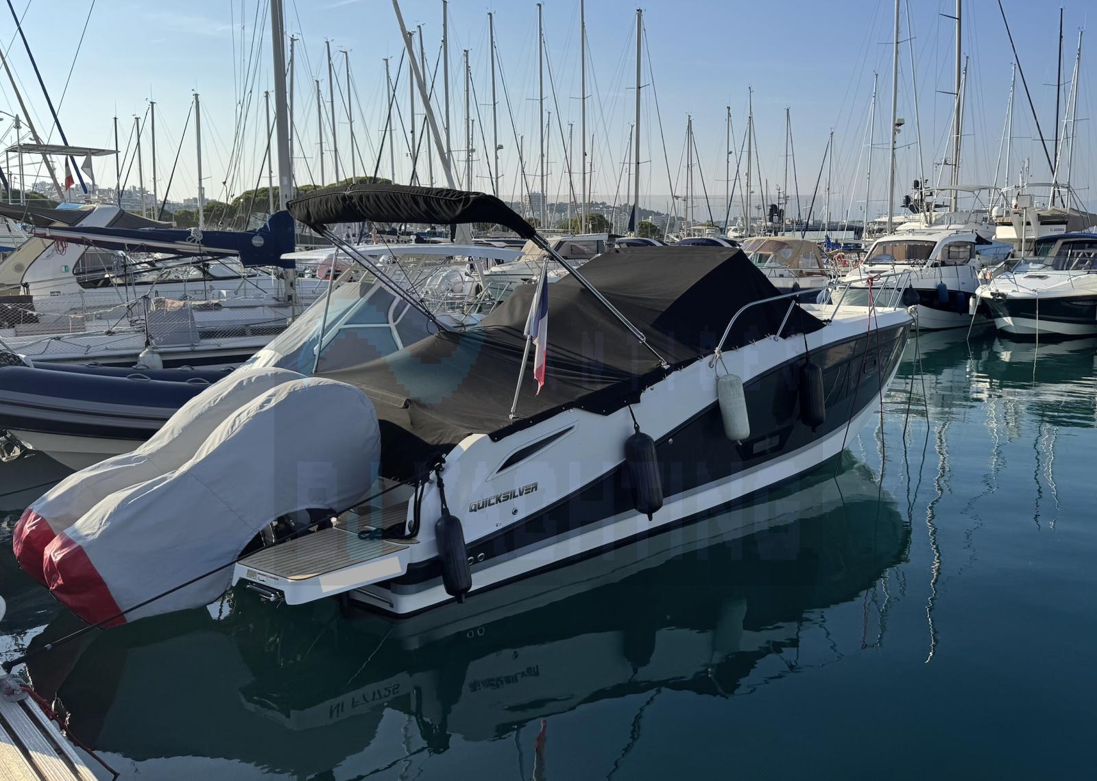 quicksilver Activ 875 sundeck