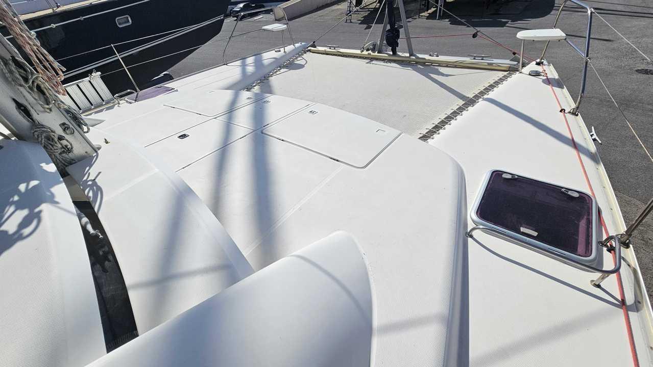 robertson and caine Leopard 40