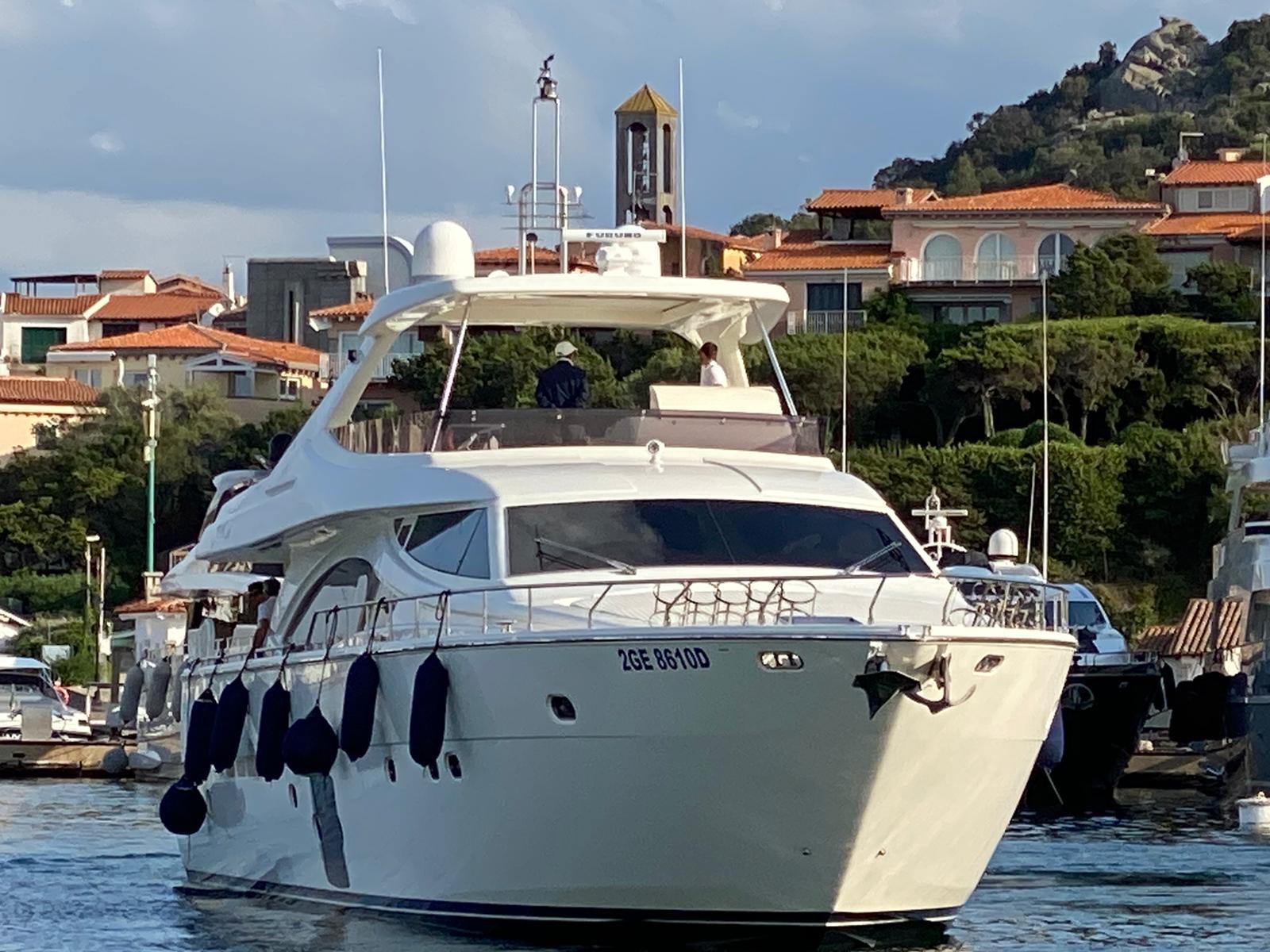 ferretti yachts 830