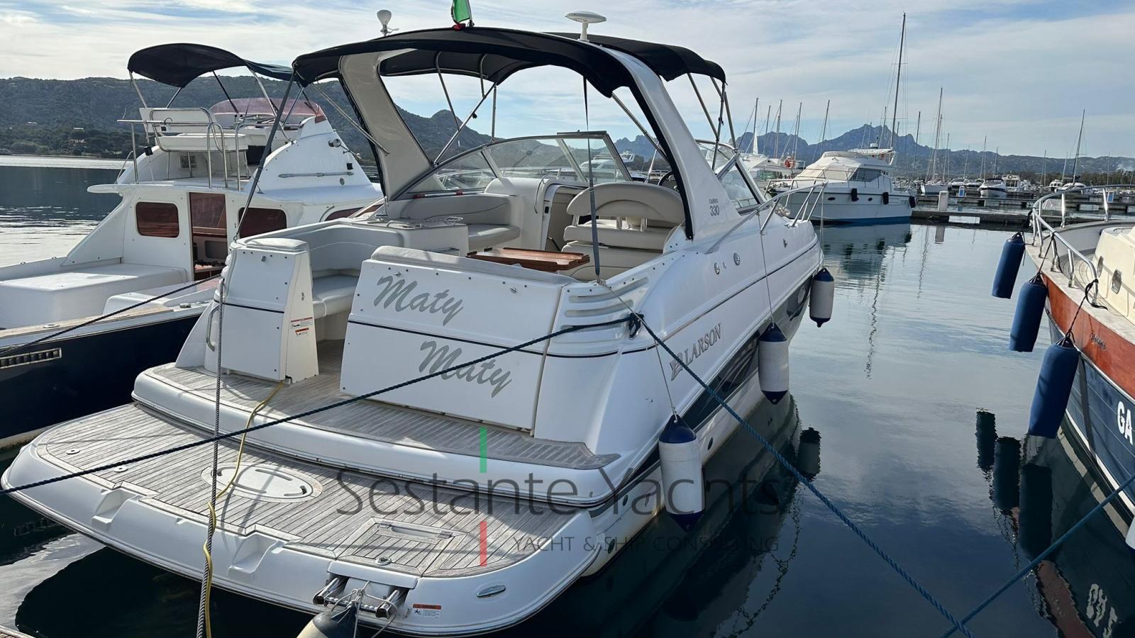 larson boats Cabrio 330