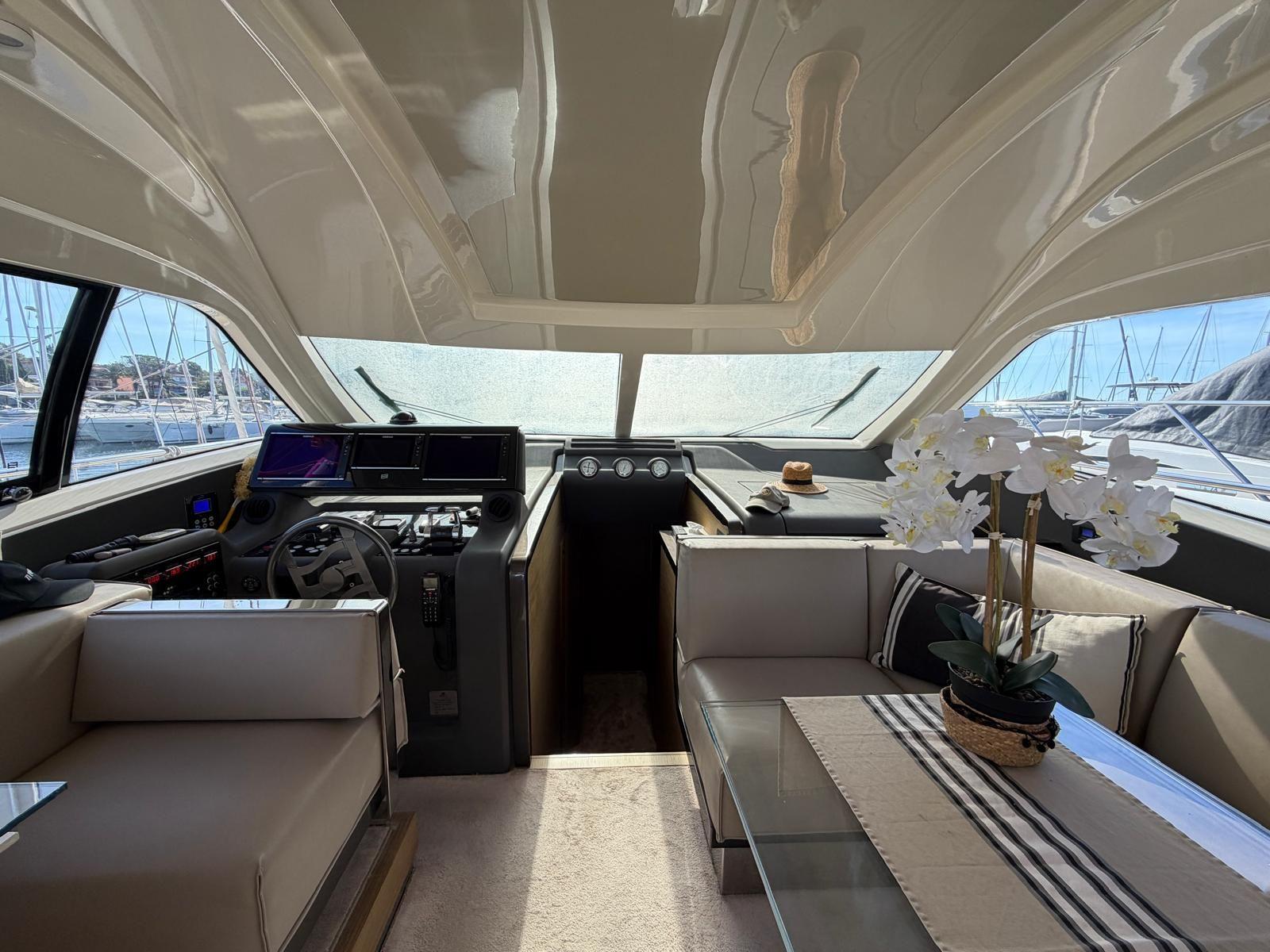 ferretti yachts 550