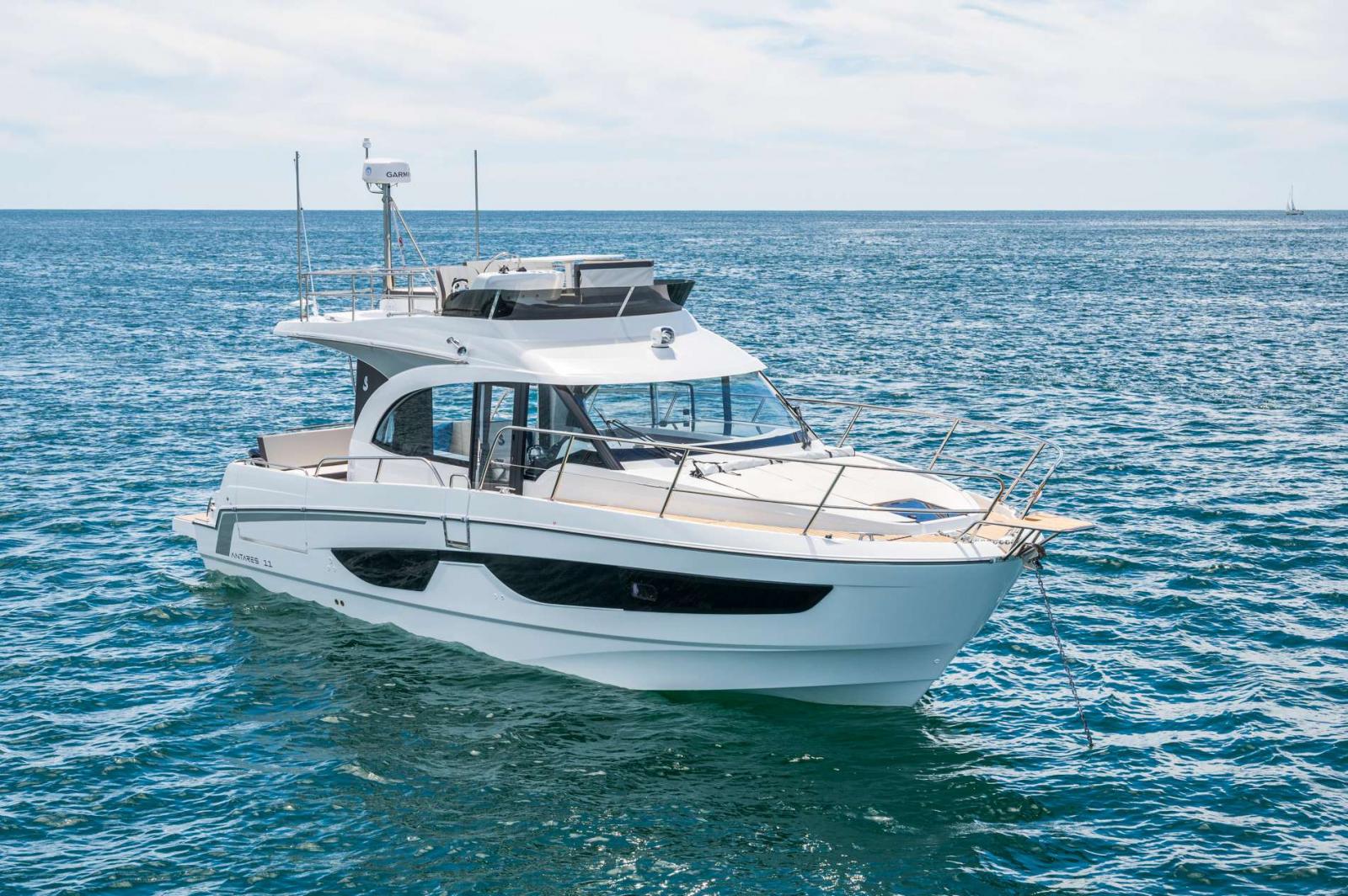 beneteau Antares 11 fly ob