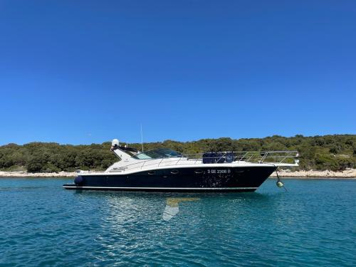Uniesse marine uniesse 48' open