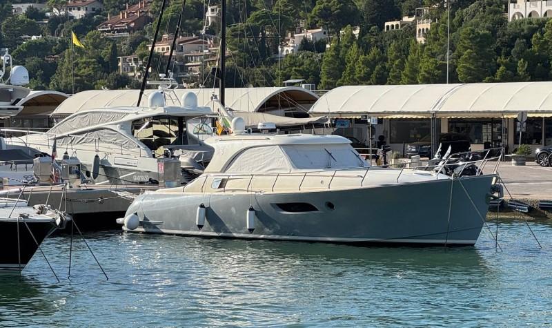 mochi craft Mochi 44 dolphin