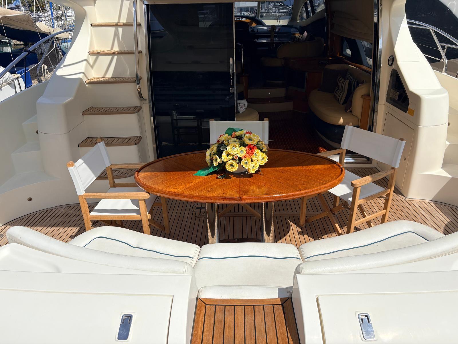 azimut 62
