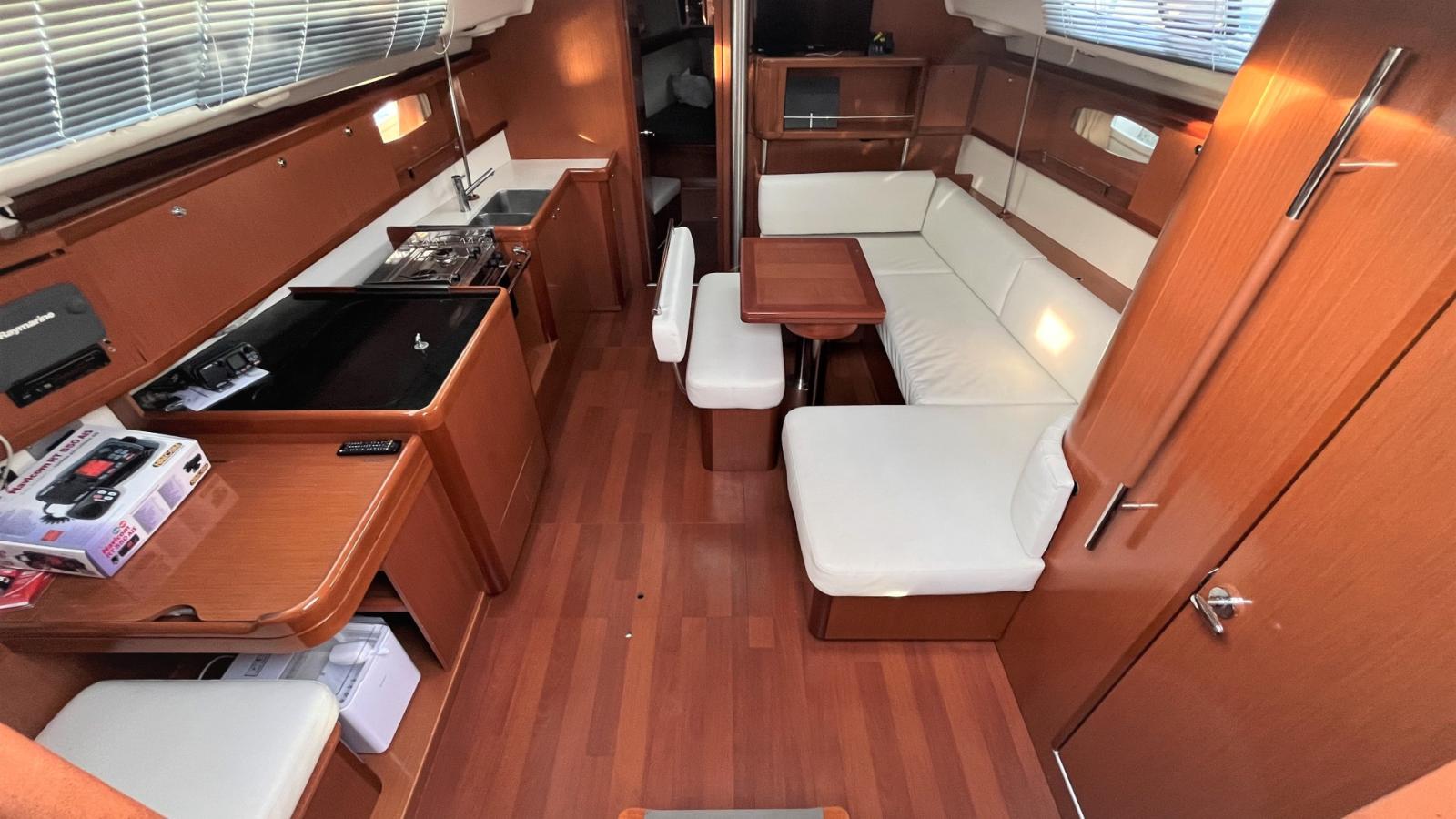 beneteau Oceanis 43