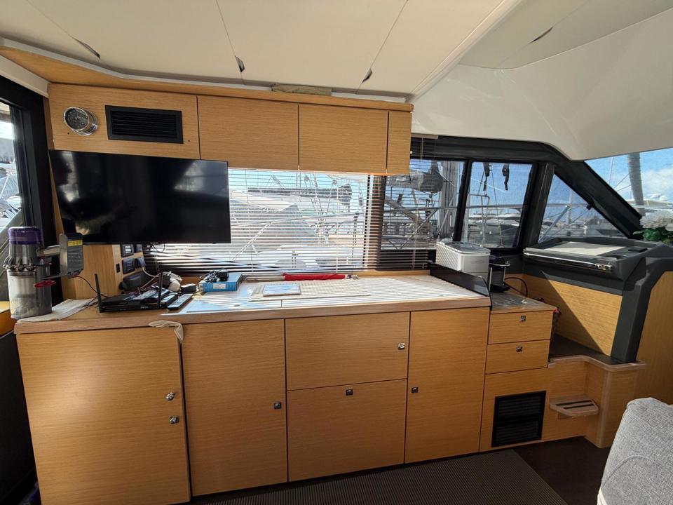 bavaria yachts R40 fly