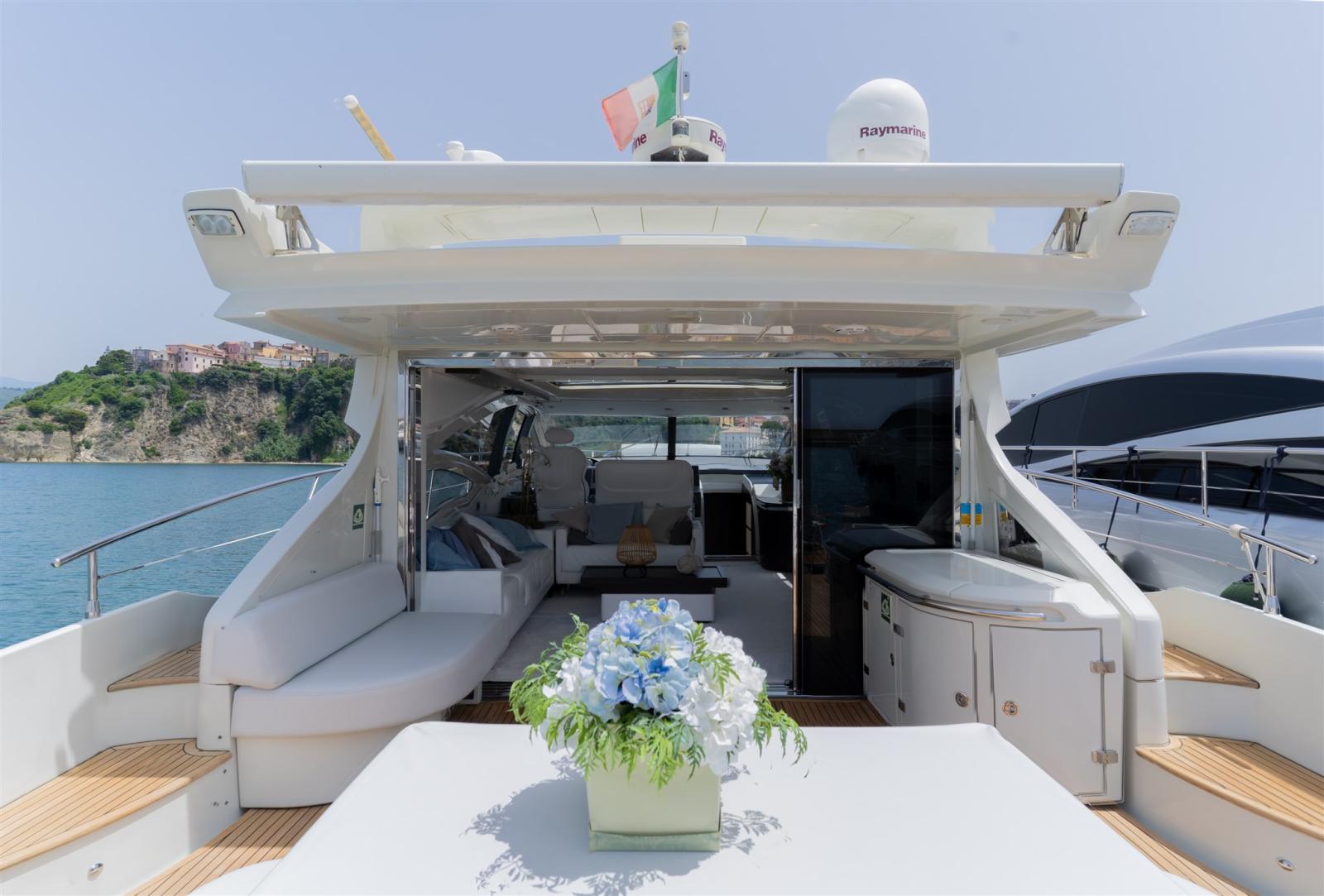 azimut 62s