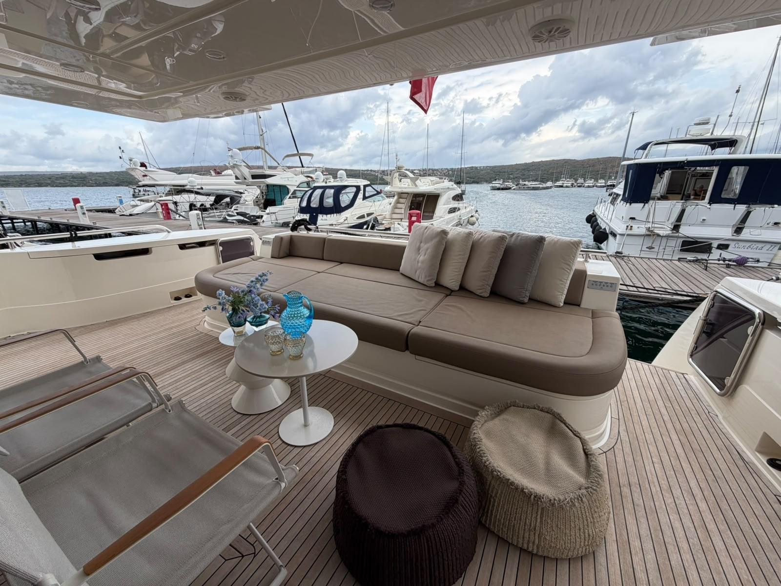 ferretti yachts 800